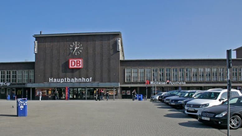 Duisburg Hauptbahnhof - Haupteingang - Bahnhof - DB