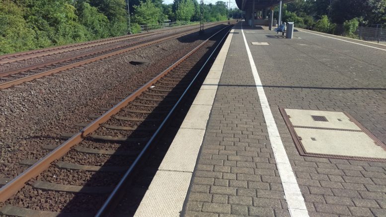 Deutsche Bahn - S-Bahn - Haltestelle - Köln-Stammheim