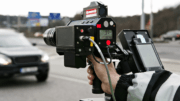 Laserhandmessgerät - Geschwindigkeitsüberwachung - Straßenverkehr - Polizei