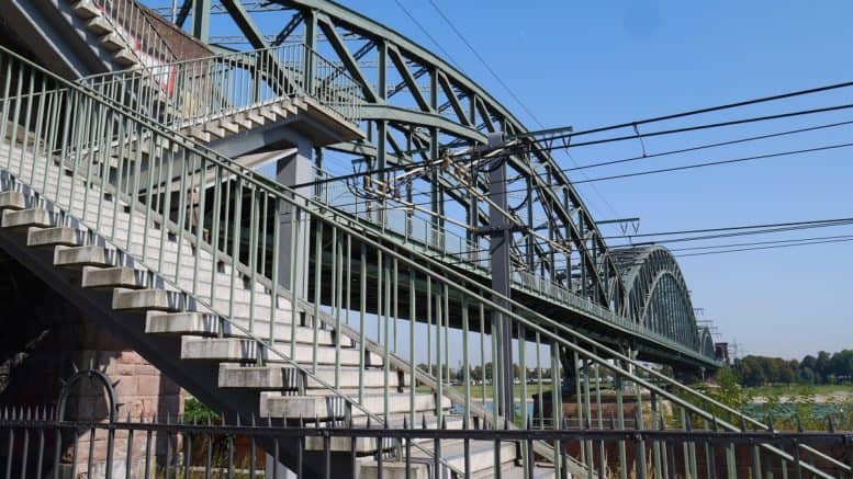 Südbrücke Köln - Rhein - Blickrichtung Köln-Deutz/Köln-Poll - Köln-Bayenthal