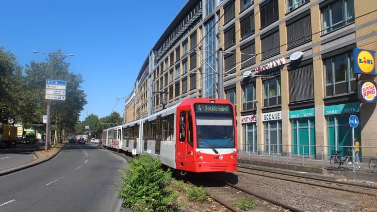 Wiener Platz - Clevischer Ring - Straße - KVB-Straßenbahn - Richtung Stammheim - Köln-Mülheim