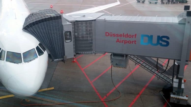 Flugzeug - Boarding - Flughafen Düsseldorf