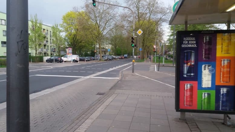 Buchheimer Weg - KVB-Bushaltestelle - Frankfurter Straße Kreuzung Buchheimer Weg/Gernsheimer Straße - Köln-Ostheim