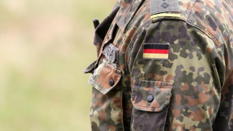 Bundeswehr - Streitkräfte - Uniform - Deutschland - Mann - Person