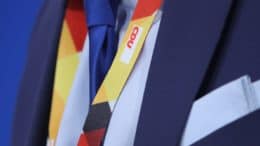 CDU - CDU-Logo - Politiker - Parteimitglied - Anzug - Krawatte