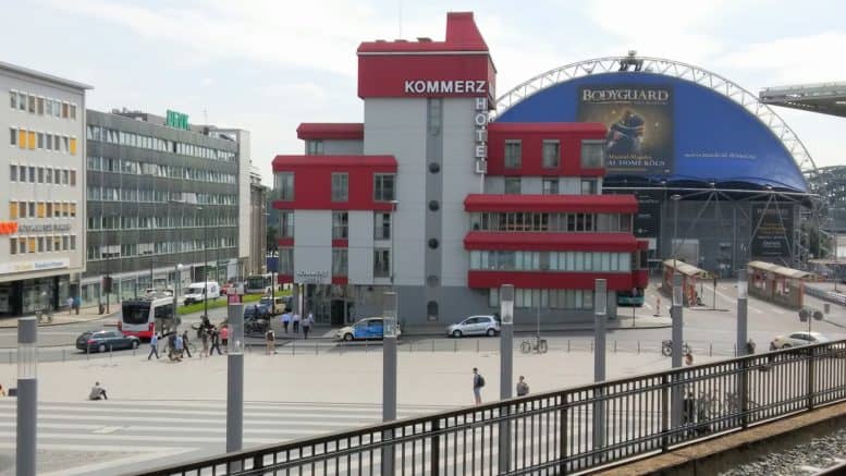 Centro Hotel Kommerz - Musical Dome - Busbahnhof - Breslauer Platz - Köln-Hauptbahnhof - Bahnsteig 11/12 - S-Bahnsteig - Köln-Innenstadt/Altstadt-Nord