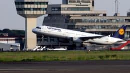Flughafen - Berlin-Tegel - Flugzeug - Lufthansa - Landebahn - Startbahn - Berlin