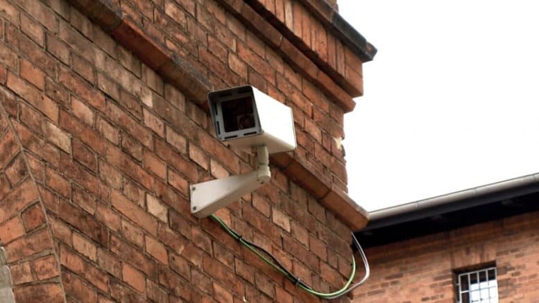 Gefängnis - Kamera - Mauer - Sicherheitskamera - Dach
