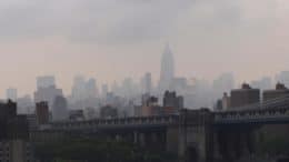 New York - Bäume - Hochhäuser - Wolkenkratzer - Skyline