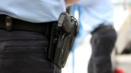 Polizei - Polizist - Waffe - Dienstwaffe - Pistole - Dienstpistole