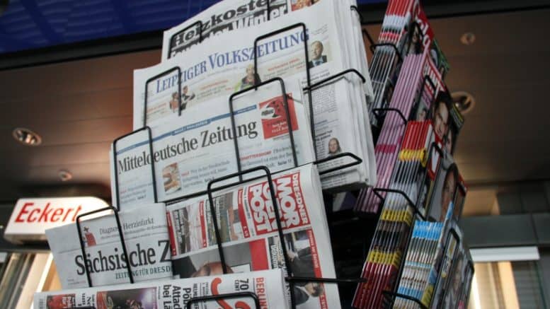 Zeitungen - Zeitschriften - Ständer - Kiosk