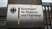 Bundesamt für Migration und Flüchtlinge - BAMF - Tor - Gebäude - Schild