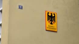 Bundeskriminalamt - Schild - Mauer - Wand - Gebäude - Wiesbaden