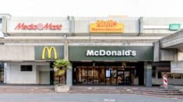 McDonalds - Geschäft - Außenansicht - Fast Food - Schnellrestaurant - Mailänder Passage - Köln-Chorweiler