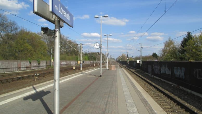S-Bahn-Haltestelle - Köln-Lövenich - Bahnsteig - Deutsche Bahn - Köln-Lindenthal/Lövenich