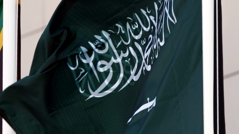 Saudi-Arabien - Flagge - Fahne - grün-weiß - Gebäude - Schrift