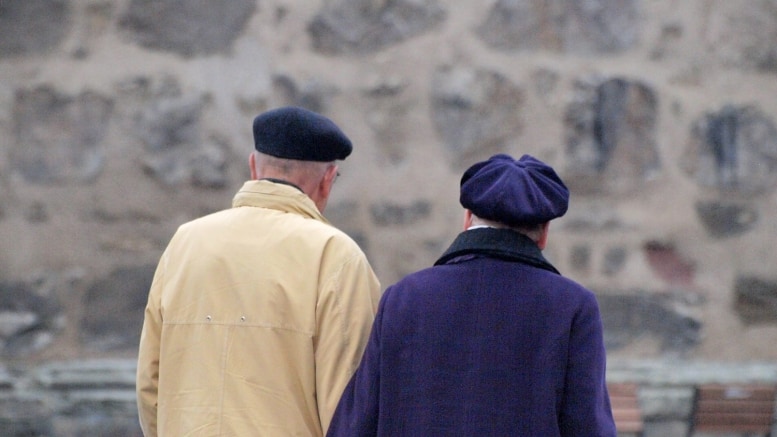 Senioren - Rentner - Menschen - Öffentlichkeit