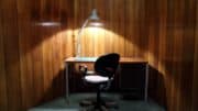 Arbeitsecke - Schreibtisch - Stuhl - Lampe