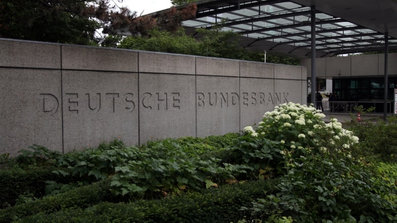 Bank - Deutsche Bundesbank - Mauer - Gebäude - Glasdach