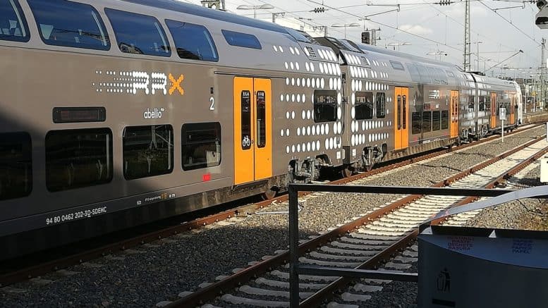 Düsseldorf Hauptbahnhof - Bahnsteig - Zug - Rhein-Ruhr-Express - RRX