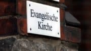 Evangelische Kirche - Schild - Wand - Gebäude
