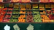 Früchte - Obst - Gemüse - Stand - Verkaufsstand - Preise - Schilder - Tüten - Taschen