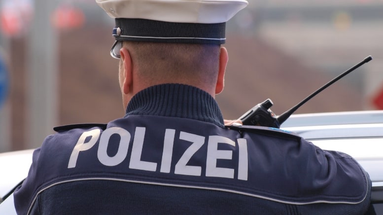 Polizei - Funk - Polizist - Mütze - Uniform