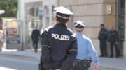 Polizei - Polizisten - Berlin - Straße - Uniformen - Gebäude