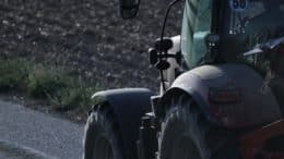 Traktor - Trecker - Schlepper - Zugmaschine - Bauer - Feld - Land