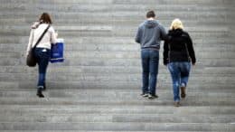Treppe - Stufen - Personen - Frauen - Mann