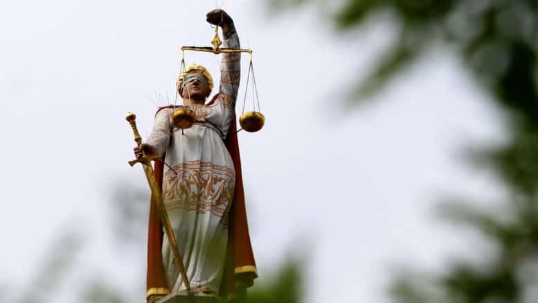 Justicia - Figur - Waage - Göttin der Gerechtigkeit - Justitia - Gericht