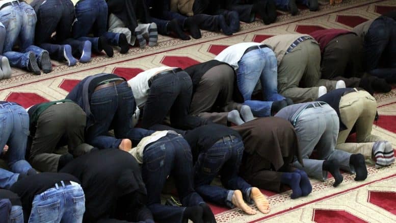 Muslime - Moschee - Gebet - Islam - Gläubige