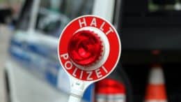 Halt Polizei - Schild - Polizei - Verkehrskontrolle