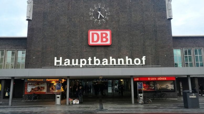Hauptbahnhof - Duisburg - DB - Duisburg - Bahnhof - Fahrräder - City Döner - Wurststand - Deutsche Bahn