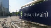 Offenbach am Main - Bahnhaltestelle - S-Bahn - Treppen - Schild