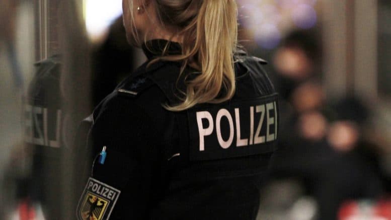 Bundespolizei - Polizistin - Polizei - Person - Uniform
