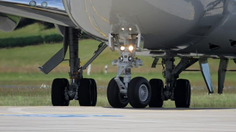 Fahrwerk - Boeing - 747-400 - Flugzeug - Wiese - Räder - Flugfeld - Flieger