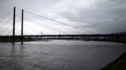 Rheinkniebrücke - Rheinknie - Rhein - Schrägseilbrücke - Düsseldorf