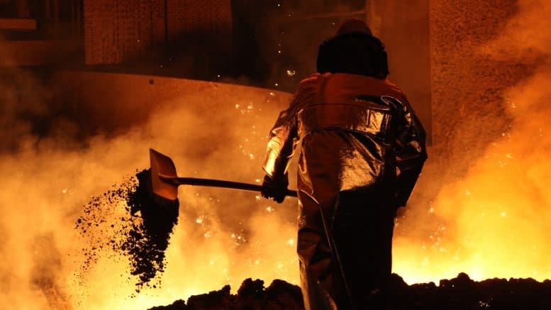 Stahlproduktion - Person - Uniform - Arbeiter - Anzug - Metall - Stahl