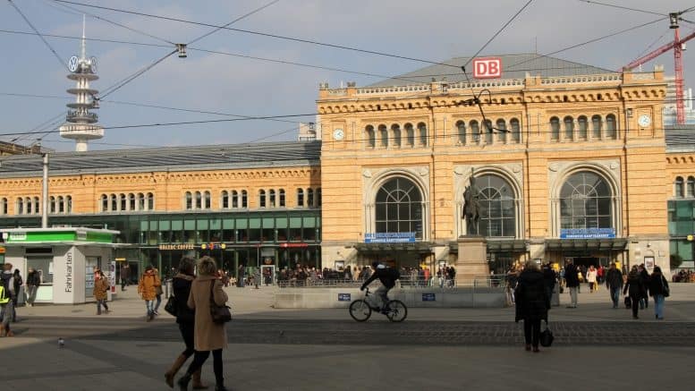 Hannover - HBF - Hauptbahnhof - DB - Personen - Fahrrad - Eingang - Bahnhof