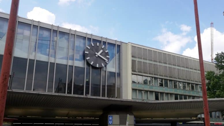 München Hauptbahnhof - HBF - DB - Deutsche Bahn - Hauptbahnhof - Bayern - Uhr - Gebäude