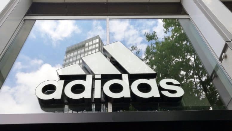 adidas - Sportartikelhersteller - Kleidung - Logo - Geschäft