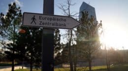 Europäische Zentralbank - Fußgängerschild - Öffentlichkeit