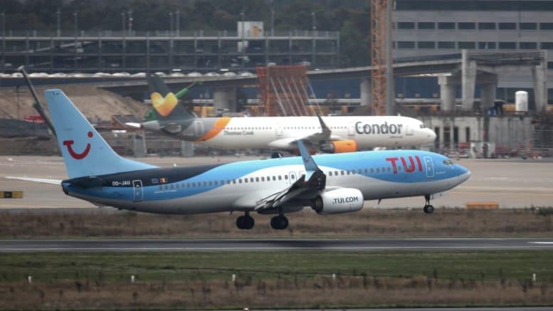 Flugzeuge - TUI - Condor - Flughafen - Landebahn