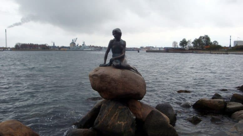 Kleine Meerjungfrau - Bronzefigur - Uferpromenade - Kopenhagen - Dänemark