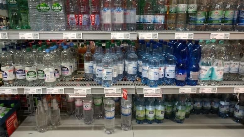 Wasserflaschen - Regal - REWE - Supermarkt - Discounter