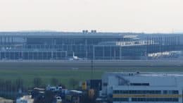 Flughafen Berlin Brandenburg International - BER - Flugzeuge - Landebahn