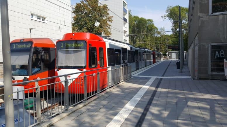 KVB-Straßenbahn - Linie 3 - Thielenbruch - Haltestelle - Bahnsteig - Köln-Bocklemünd