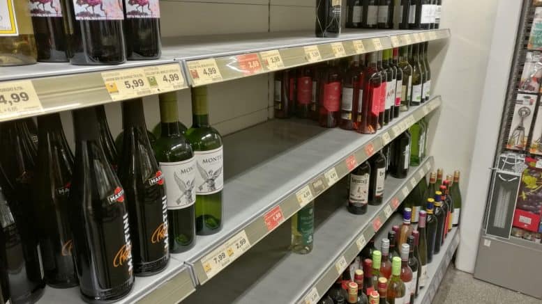 Wein - Sekt - Alkohol - Supermarkt - Regal - Einkaufsladen