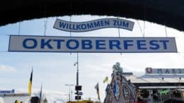 Willkommen zum Oktoberfest - Volksfest - München - Bayern